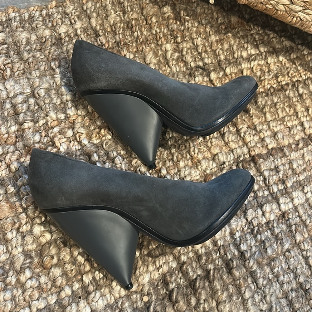 NEW Balenciaga Paris Grey Suede Leather Elegant Gray Block Heels Size 39 - Picture 8 of 10